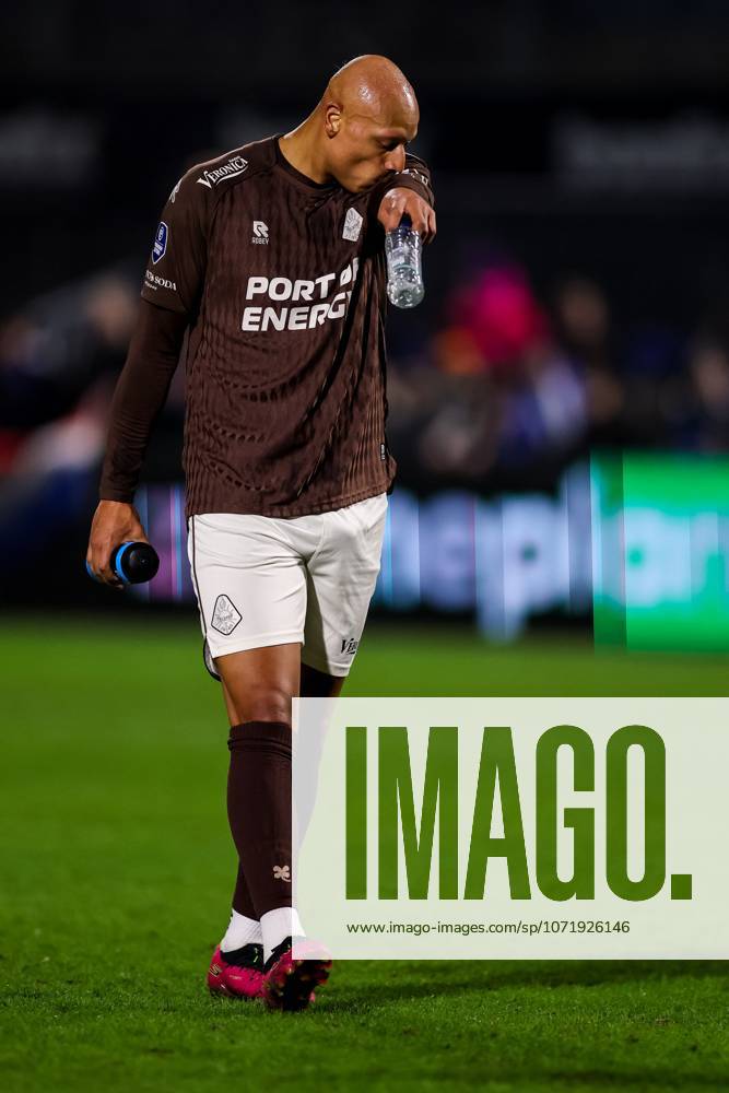 , MAC³PARK Stadion , season 2025 2026 , Dutch Eredivisie Football , match between PEC Zwolle and Telstar , picture shows Telstar-player Kay Tejan looks dejected PEC - Telstar x201222187x