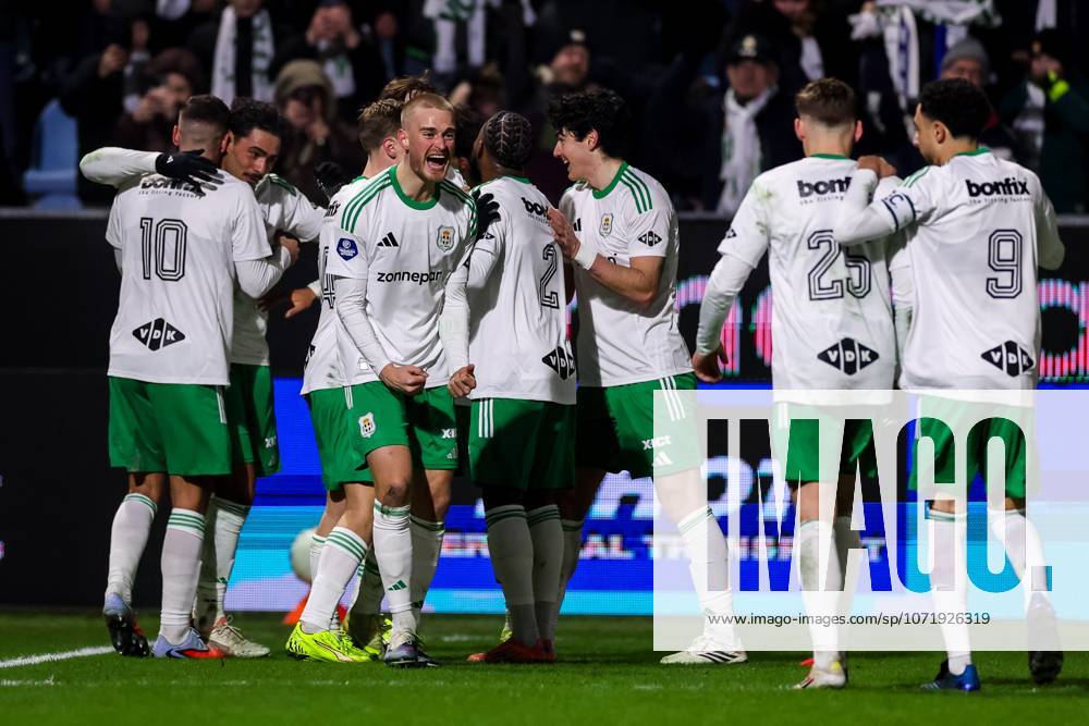 , MAC³PARK Stadion , season 2025 2026 , Dutch Eredivisie Football , match between PEC Zwolle and Telstar , picture shows PEC Zwolle player Simon Graves celebrates his team s third goal PEC - Telstar x201222231x
