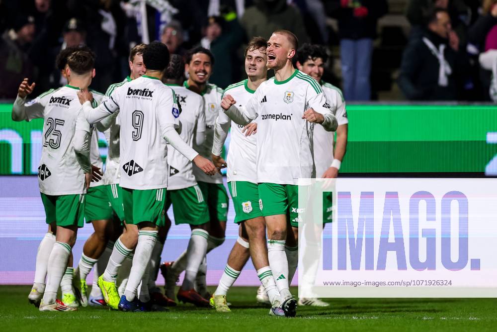 , MAC³PARK Stadion , season 2025 2026 , Dutch Eredivisie Football , match between PEC Zwolle and Telstar , picture shows PEC Zwolle player Simon Graves celebrates his team s third goal PEC - Telstar x201222236x