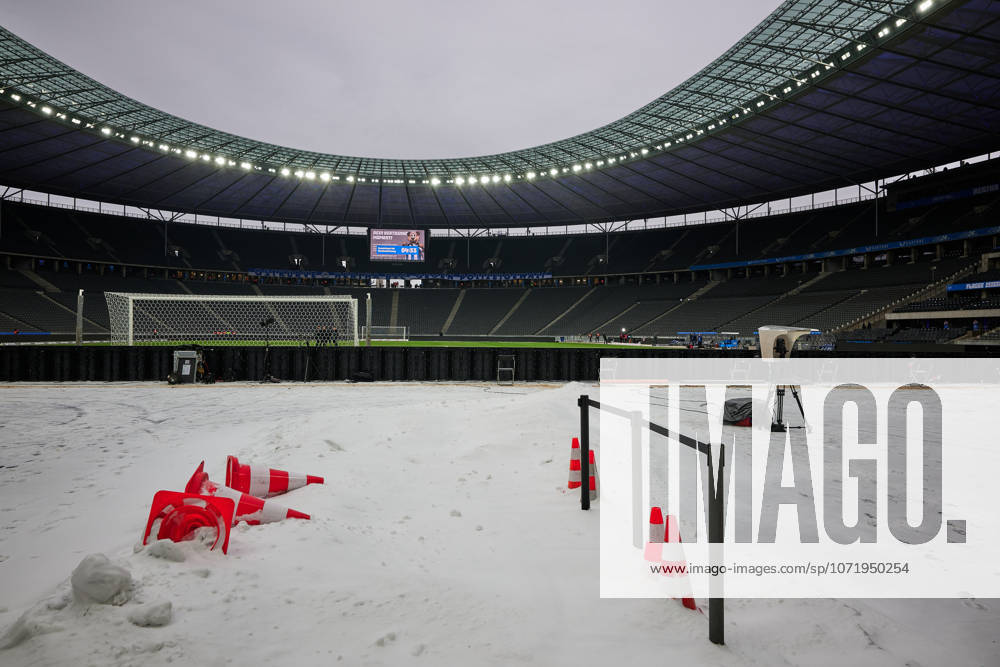 Stimmungsbild Olympiastadion Berlin, Hertha BSC Berlin, winterlich, GER, Hertha BSC vs. ,SV Darmstadt 98, 2. Bundesliga, Saison 2025 2026, 20. Spieltag, 01.02.2026 (DFL REGULATIONS PROHIBIT ANY USE OF PHOTOGRAPHS AS IMAGE SEQUENCES AND OR QUASI - VIDEO). GER, Hertha BSC vs. ,SV Darmstadt 98, 2. Bundesliga, Saison 2025 2026, 20. Spieltag, 01.02.2026 Berlin