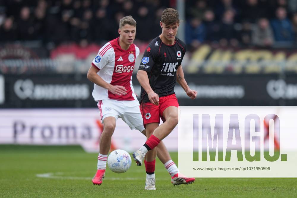 , Stadium Woudestein , season 2025 2026 , Dutch Eredivisie football , match between Excelsior Rotterdam and Ajax , picture shows Ajax player Sean Steur, Excelsior Rotterdam player Noah Naujoks Excelsior - Ajax x201237115x
