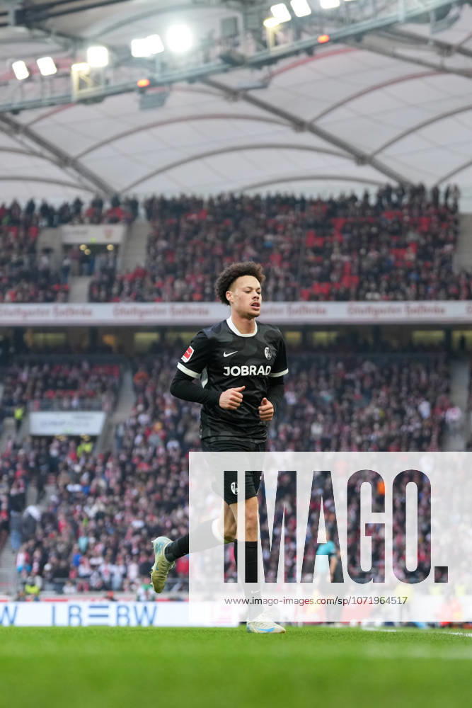 Derry Scherhant (SC Freiburg, 07) , Deutschland, Fussball, 1. Bundesliga, 20.Spieltag, 2025 2026, VfB Stuttgart vs. SC Freiburg, 01.02.2026, MHP Arena, Stuttgart, Deutschland DFL REGULATIONS PROHIBIT ANY USE OF PHOTOGRAPHS AS IMAGE SEQUENCES AND OR QUASI-VIDEO. Stuttgart MHP Arena Baden-Württemberg Deutschland