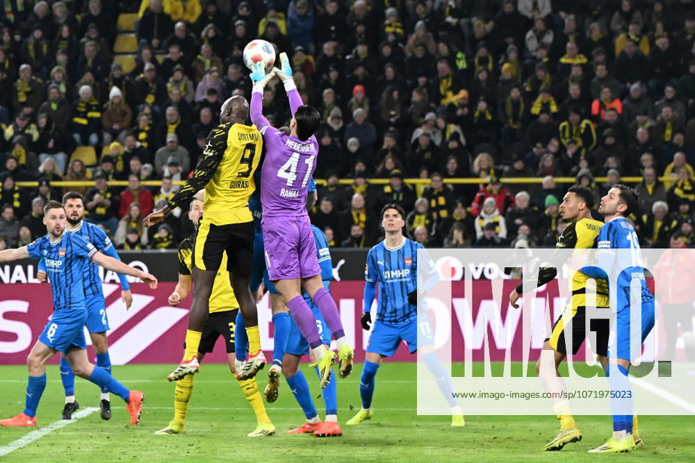 Serhou Guirassy (Borussia Dortmund) und Torwart Diant Ramaj (1. FC Heidenheim) im Zweikampf vor dem Tor zum 1:0 waehrend des Spiels der Bundesliga zwischen Borussia Dortmund und 1. FC Heidenheim 1846, Signal Iduna Park am 01. February 2026 in Dortmund, Deutschland. (Foto von Ralf Treese DeFodi Images) +++ Serhou Guirassy (Borussia Dortmund) und Torwart Diant Ramaj (1. FC Heidenheim) battle for the ball during the Bundesliga match between Borussia Dortmund and 1. FC Heidenheim 1846 at Signal Iduna Park on February 1, 2026 in Dortmund, Germany. (Photo by Ralf Treese DeFodi Images) DFL regulations prohibit any use of photographs as image sequences and or quasi-video. (Photo by Ralf Treese DeFodi Images) -