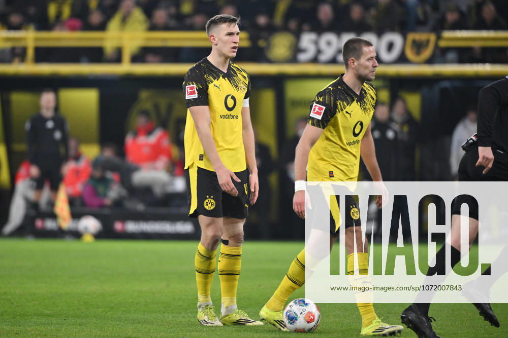 Nico Schlotterbeck (Borussia Dortmund), Waldemar Anton (Borussia Dortmund), v.li. 01.02.2026, Fussball 1. Bundesliga, Saison 2025 2026, 20. Spieltag, Borussia Dortmund - 1. FC Heidenheim 3:2 DFL regulations prohibit any use of photographs as image sequences and or quasi-video Dortmund Signal Iduna Park Nordrhein Westfalen Deutschland
