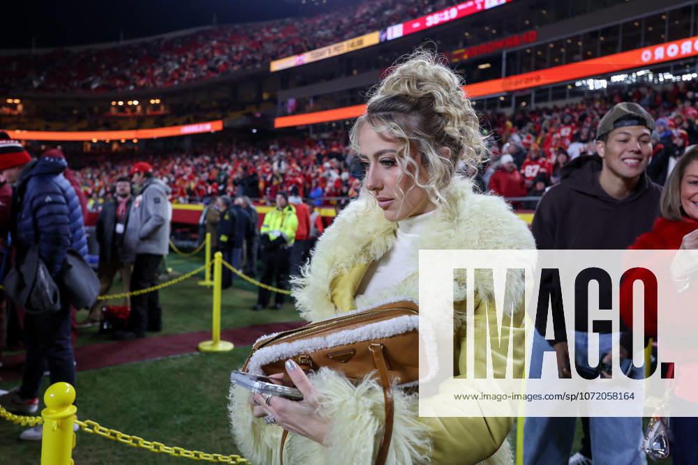 NFL, American Football Herren, USA 2025: Texans Vs Chiefs DEC 07 December 7, 2025: Brittany Mahomes, wife of Kansas City Chiefs quarterback Patrick Mahomes (15), is seen before an NFL football game against the Houston Texans at GEHA Field at Arrowhead Stadium in Kansas City, MO. David Smith CSM (Credit Image: Â David Smith Cal Media) Kansas City Mo United States of America