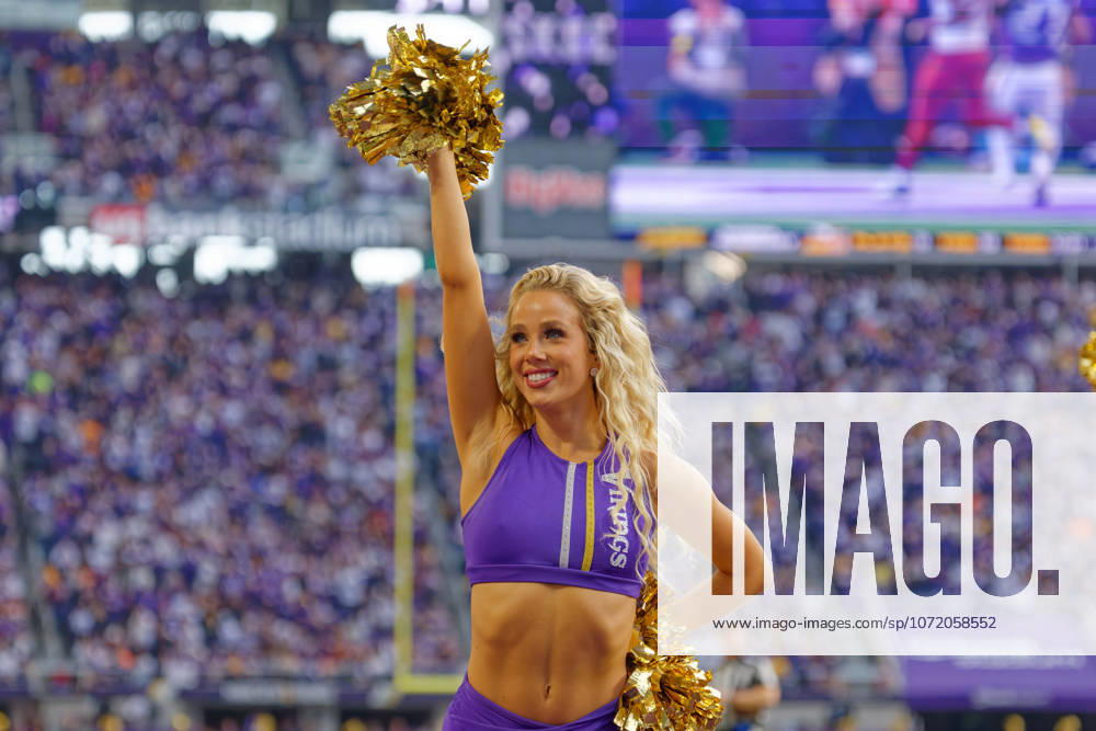 NFL, American Football Herren, USA Washington Commanders at Minnesota Vikings Minnesota Viking cheerleaders performing during the NFL regular season game at US Bank Stadium in Minneapolis Minnesota on December 7, 2025. The Minnesota Vikings defeated the Washington Commanders 31-0 (Jeff Scudder Image of Minneapolis Minnesota United States