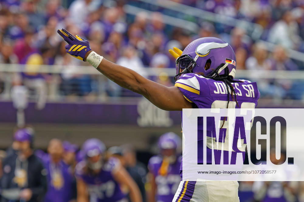 NFL, American Football Herren, USA Washington Commanders at Minnesota Vikings Minnesota Vikings Running Back Aaron Jones (33) celebrates first down run during the NFL regular season game at US Bank Stadium in Minneapolis Minnesota on December 7, 2025. The Minnesota Vikings defeated the Washington Commanders 31-0 (Jeff Scudder Image of Minneapolis Minnesota United States