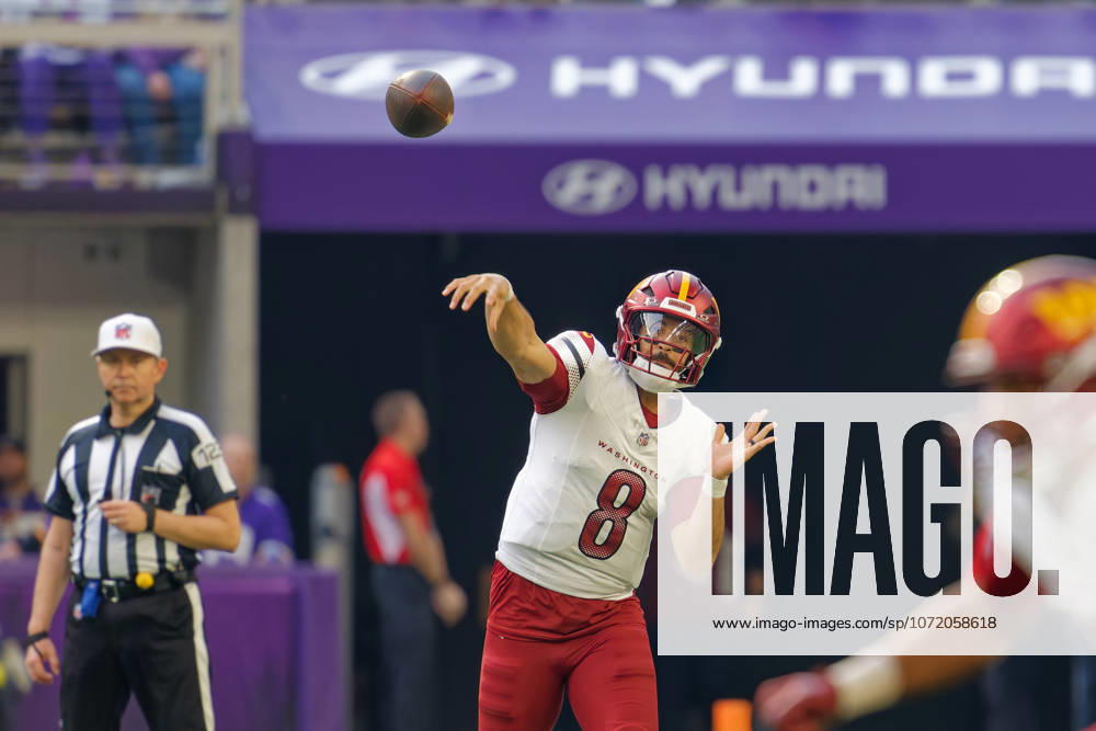 NFL, American Football Herren, USA Washington Commanders at Minnesota Vikings Washington Commanders Quarterback Marcus Mariota (8) throws downfield during the NFL regular season game at US Bank Stadium in Minneapolis Minnesota on December 7, 2025. The Minnesota Vikings defeated the Washington Commanders 31-0 (Jeff Scudder Image of Minneapolis Minnesota United States