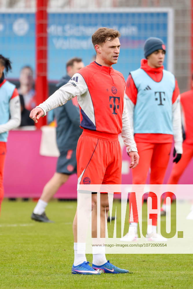 Joshua Kimmich (FC Bayern Muenchen, 06) gestikuliert, GER, Oeffentliches Training, FC Bayern Muenchen, Fussball, Saison 2025 2026, 04.02.2026, GER, Oeffentliches Training, FC Bayern Muenchen, Fussball, Saison 2025 2026, 04.02.2026 Muenchen
