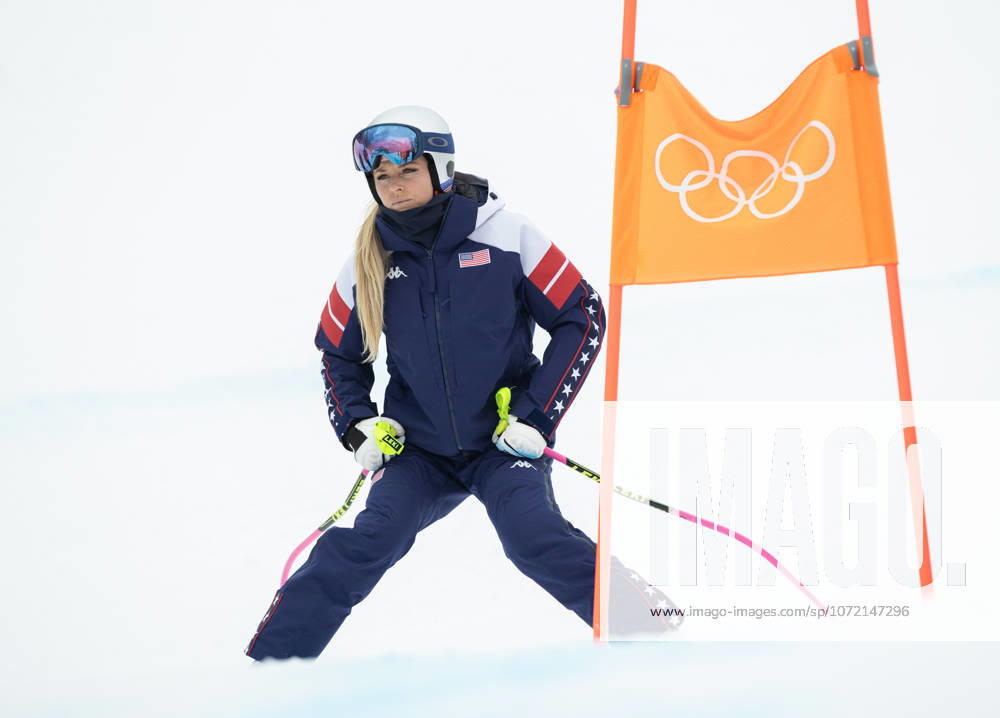 Cortina D ampezzo, Belluno, Italy: LINDSEY VONN of the United States during course inspection before the first day of Women s Downhill Training at Tofane Alpine Skiing Centre for the Milano Cortina 2026 Winter Olympics. Cortina D ampezzo Italy - ZUMAsc5_ 20260206_oly_sc5_005