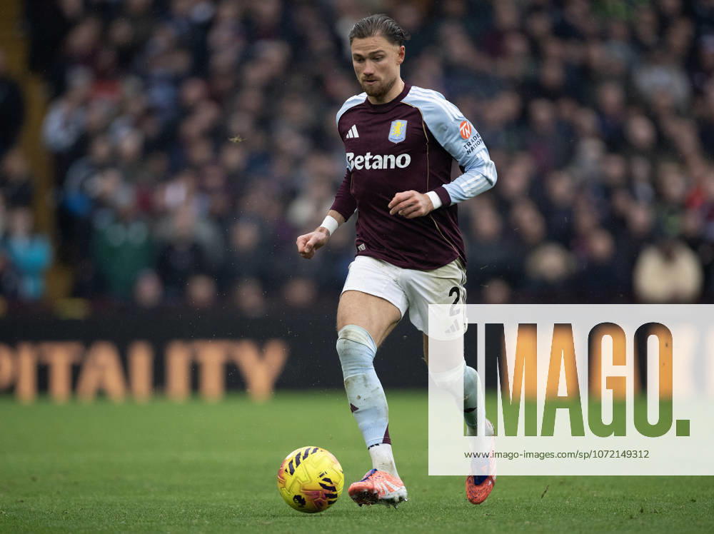 Aston Villa v Brentford - Premier League BIRMINGHAM, ENGLAND - FEBRUARY 1: Matty Cash of Aston Villa during the Premier League match between Aston Villa and Brentford at Villa Park on February 1, 2026 in Birmingham, United Kingdom. Birmingham Villa Park England United Kingdom