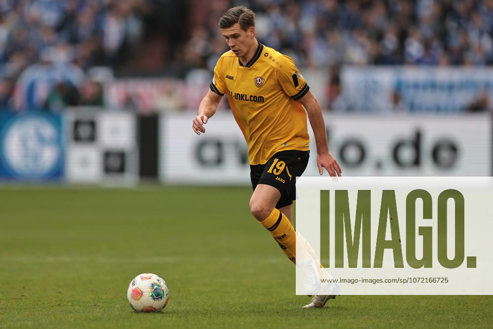 Alexander Rossipal (SG Dynamo Dresden) beim Spiel der 2. Bundesliga (Saison 2025 26) FC Schalke 04 - Dynamo Dresden -