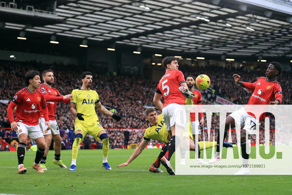 Manchester United, ManU v Tottenham Hotspur 07 February 2026 Manchester - Premier League football - Manchester United v Tottenham Hotspur - Joao Palhinha of Tottenham Hotspur fails to make a decent connection with the ball in the United goal area - (Photo by Simon Stacpoole) Manchester UK