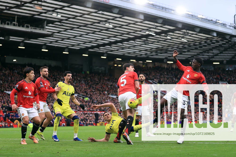 Manchester United, ManU v Tottenham Hotspur 07 February 2026 Manchester - Premier League football - Manchester United v Tottenham Hotspur - Joao Palhinha of Tottenham Hotspur fails to make a decent connection with the ball in the United goal area - (Photo by Simon Stacpoole) Manchester UK