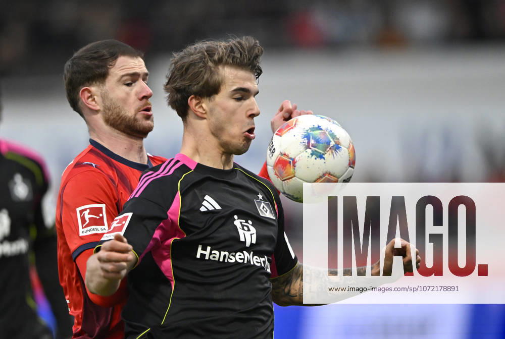 Zweikampf, Aktion Budu Zivzivadze Siwsiwadse 1. FC Heidenheim 1846 FCH (11) gegen Luka Vuskovic Hamburger SV HSV (44) 1. FC Heidenheim 1846 FCH vs Hamburger SV HSV 07.02.2026 DFL REGULATIONS PROHIBIT ANY USE OF PHOTOGRAPHS AS IMAGE SEQUENCES AND OR QUASI-VIDEO 1. FC Heidenheim 1846 FCH vs Hamburger SV HSV
