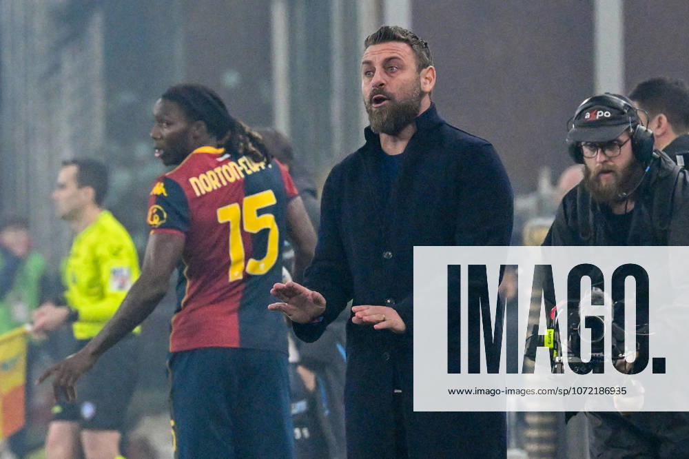 Genoa s head coach Daniele De Rossi during the Serie A soccer match between Genoa and Napoli at the Luigi Ferraris Stadium in Genoa, Italy - Saturday, February 07, 2026. - Soccer .