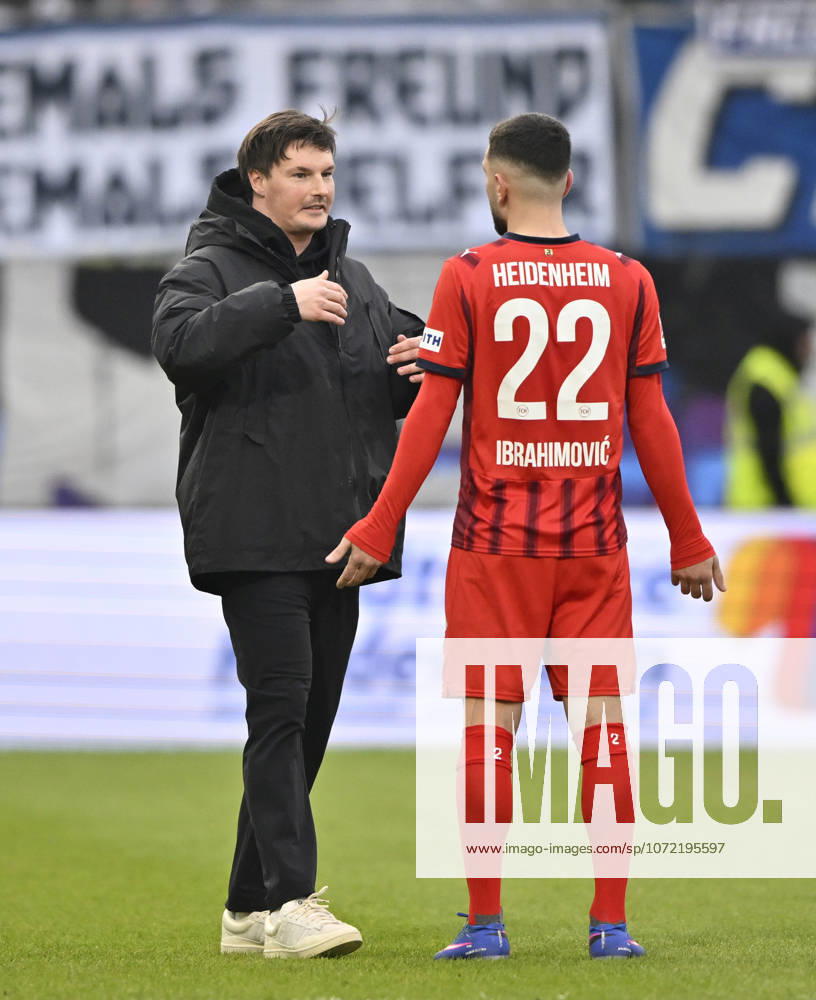 Trainer Coach Merlin Polzin Hamburger SV HSV erklaert Arijon Ibrahimovic 1. FC Heidenheim 1846 FCH (22) Grund fuer Verzoegerung Wechsel Auswechslung Einwechslung Trikot fehlt fuer Auswechselspieler 1. FC Heidenheim 1846 FCH vs Hamburger SV HSV 07.02.2026 DFL REGULATIONS PROHIBIT ANY USE OF PHOTOGRAPHS AS IMAGE SEQUENCES AND OR QUASI-VIDEO 1. FC Heidenheim 1846 FCH vs Hamburger SV HSV