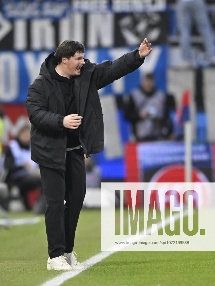 Trainer Coach Merlin Polzin Hamburger SV HSV am Spielfeldrand Gestik Geste 1. FC Heidenheim 1846 FCH vs Hamburger SV HSV 07.02.2026 DFL REGULATIONS PROHIBIT ANY USE OF PHOTOGRAPHS AS IMAGE SEQUENCES AND OR QUASI-VIDEO 1. FC Heidenheim 1846 FCH vs Hamburger SV HSV