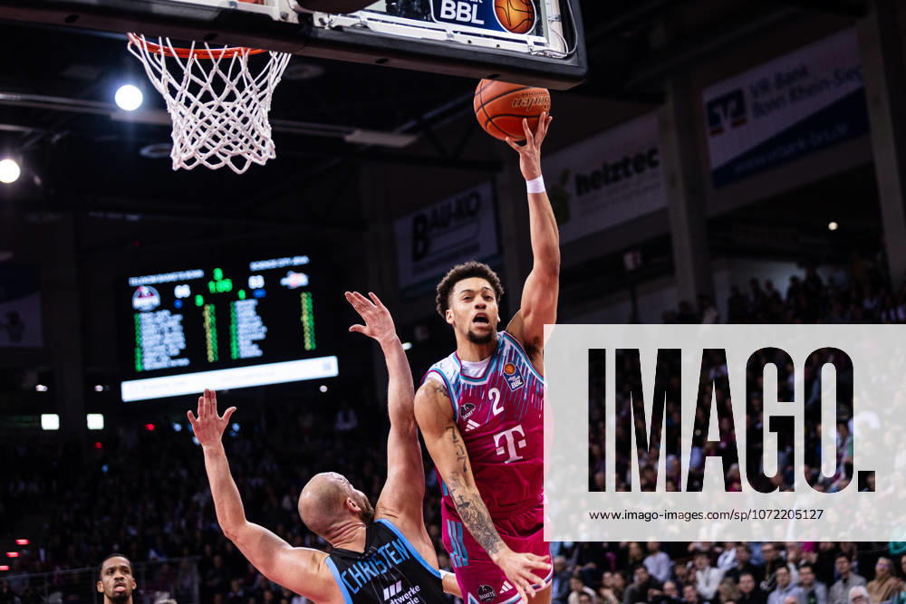 EasyCredit Basketball Bundesliga, Telekom Baskets Bonn vs. Science City Jena, 07.02.2026 Robin Christen (SCIENCE CITY JENA 8) goult Alijah Comithier (Telekom Baskets Bonn 2) -- easyCredit Basketball Bundesliga, Telekom Baskets Bonn vs. Science City Jena, 07.02.2026, Telekom Dome Bonn