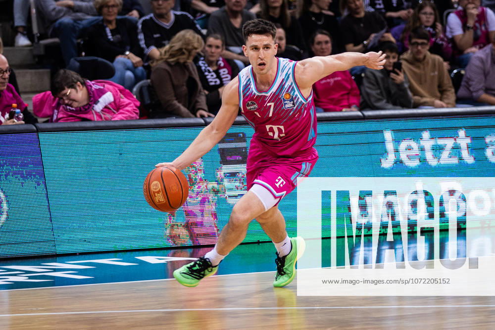 EasyCredit Basketball Bundesliga, Telekom Baskets Bonn vs. Science City Jena, 07.02.2026 Grayson Murphy (Telekom Baskets Bonn 7) bringt den Ball -- easyCredit Basketball Bundesliga, Telekom Baskets Bonn vs. Science City Jena, 07.02.2026, Telekom Dome Bonn