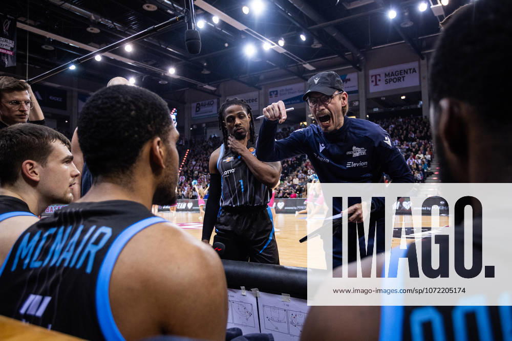 EasyCredit Basketball Bundesliga, Telekom Baskets Bonn vs. Science City Jena, 07.02.2026 Björn Harmsen (SCIENCE CITY JENA Head Coach) ist sauer -- easyCredit Basketball Bundesliga, Telekom Baskets Bonn vs. Science City Jena, 07.02.2026, Telekom Dome Bonn