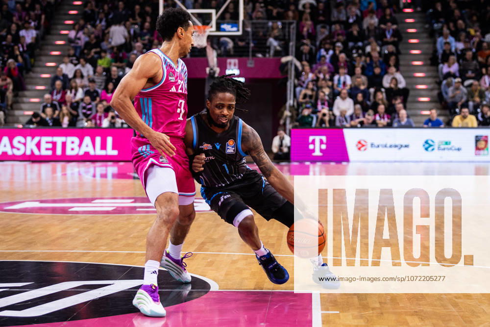 EasyCredit Basketball Bundesliga, Telekom Baskets Bonn vs. Science City Jena, 07.02.2026 Uchenna Iroegbu (SCIENCE CITY JENA 1) gegen Joel Aminu (Telekom Baskets Bonn 21) -- easyCredit Basketball Bundesliga, Telekom Baskets Bonn vs. Science City Jena, 07.02.2026, Telekom Dome Bonn