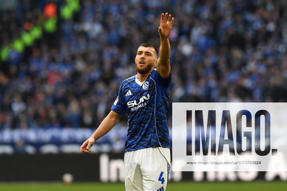 Hasan Kurucay (FC Schalke 04) gestikuliert, gestik waehrend des Spiels der 2. Bundesliga zwischen FC Schalke 04 und SG Dynamo Dresden, Veltins-Arena am 07. February 2026 in Gelsenkirchen, Deutschland. (Foto von Ralf Treese DeFodi Images) +++ Hasan Kurucay (FC Schalke 04) gestures during the 2. Bundesliga match between FC Schalke 04 and SG Dynamo Dresden at Veltins-Arena on February 7, 2026 in Gelsenkirchen, Germany. (Photo by Ralf Treese DeFodi Images) (Photo by Ralf Treese DeFodi Images) -