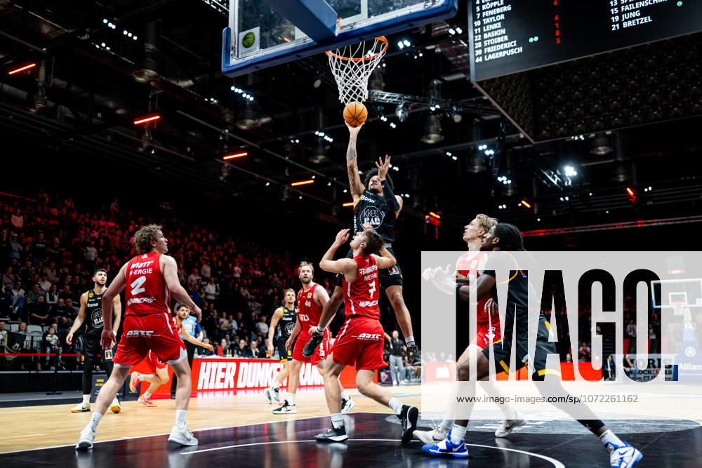 Basketball - Saison 2025 2026 - 2. Bundesliga Pro-A - 22. Spieltag: Nürnberg Falcons Basketball Club NBC - Bozic Estriche Knights Kirchheim - ThHa - - Tylan Pope (9, Kirchheim Knights ) Christian Feneberg (7, Nürnberg Falcons BC NBC ) zu spät