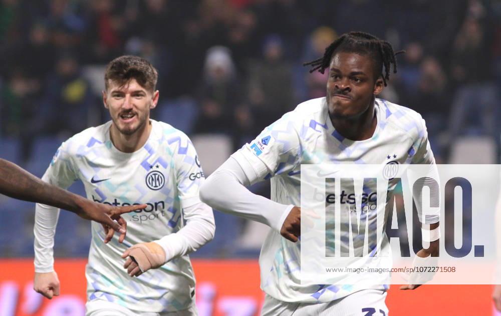 Foto IPP Albano Angilletta Reggio Emilia 08 02 2026 Calcio Campionato di serie A 2025 2026 Sassuolo - Inter nella foto: Yann Bisseck esulta dopo il suo gol del momentaneo 0 a 1 per l Inter Italy Photo Press World Copyright italy ITALY