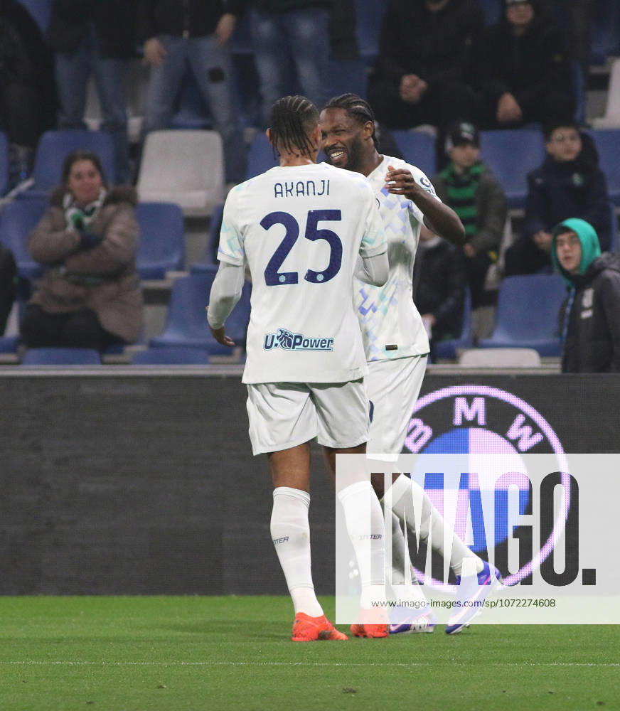 Foto IPP Albano Angilletta Reggio Emilia 08 02 2026 Calcio Campionato di serie A 2025 2026 Sassuolo - Inter nella foto: Marcus Thuram esulta insieme a Manuel Akanji dopoi l gol del momentaneo 0 a 2 per l Inter Italy Photo Press World Copyright italy ITALY