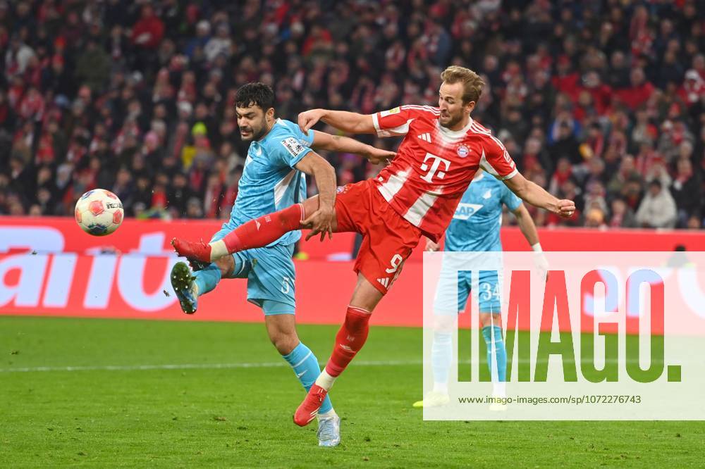 Harry KANE (Bayern Muenchen), Aktion,Zweikampf gegen Ozan KABAK (1899 Hoffenheim). Fussball 1. Bundesliga Saison 2025 2026, 21.Spieltag, Spieltag21 FC Bayern Muenchen - TSG 1899 Hoffenheim 5-1 am 08.02.2026 , A L L I A N Z A R E N A.