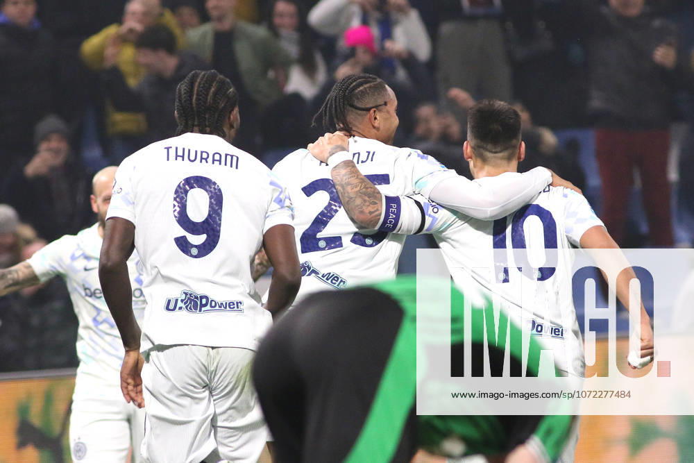 Foto IPP Albano Angilletta Reggio Emilia 08 02 2026 Calcio Campionato di serie A 2025 2026 Sassuolo - Inter 0-5 nella foto: esultanza dopo un gol di Marcus Thuram Manuel Akanji e Lautaro Martinez Italy Photo Press World Copyright italy ITALY