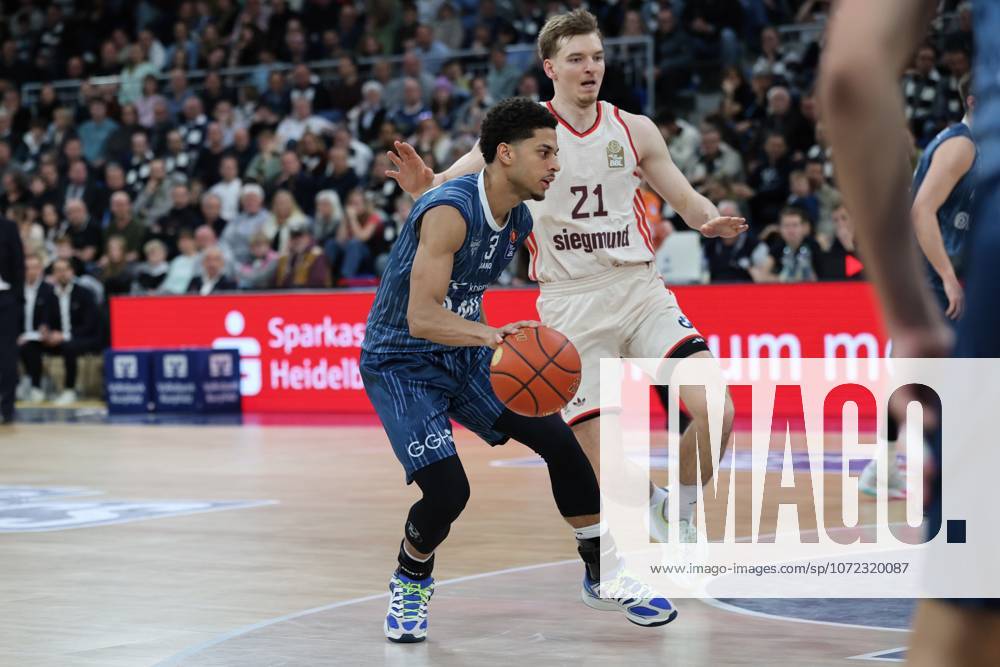 V.li. Kevin McClain (MLP Academics Heidelberg, 03), Justus Hollatz (FC Bayern Muenchen, 21) GER, BBL, MLP Academics Heidelberg vs. FC Bayern Muenchen, easycredit Basketball Bundesliga, 19.Spieltag, Saison, 2025 2026, 08.02.2026 GER, MLP Academics Heidelberg vs. FC Bayern Muenchen, Basketball, easycredit Basketball Bundesliga, 19.Spieltag, Saison, 2025 2026, 08.02.2026 Heidelberg