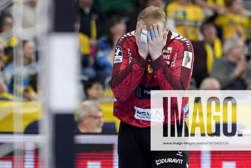 David Späth (Torwart, RNL, 29), Einzelbild, Einzelfoto, Aktion, Action, enttäuscht schauend, Enttäuschung, Frustration, disappointed, pessimistisch, 11.02.2026, Mannheim (Deutschland), Handball, Bundesliga, Rhein-Neckar Löwen - THW Kiel