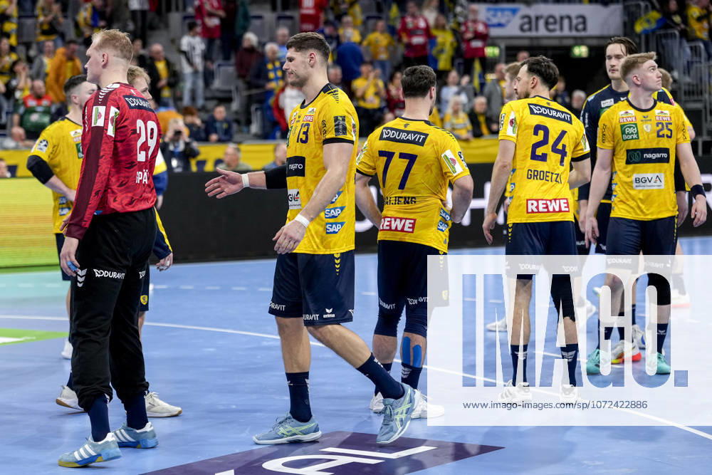 Spieler der Rhein-Neckar-Löwen, enttäuscht über die Niederlage, Enttäuschung nach dem Schlusspfiff, Highlight, Verlierer, verloren, Frustration, disappointed, pessimistisch, 11.02.2026, Mannheim (Deutschland), Handball, Bundesliga, Rhein-Neckar Löwen - THW Kiel