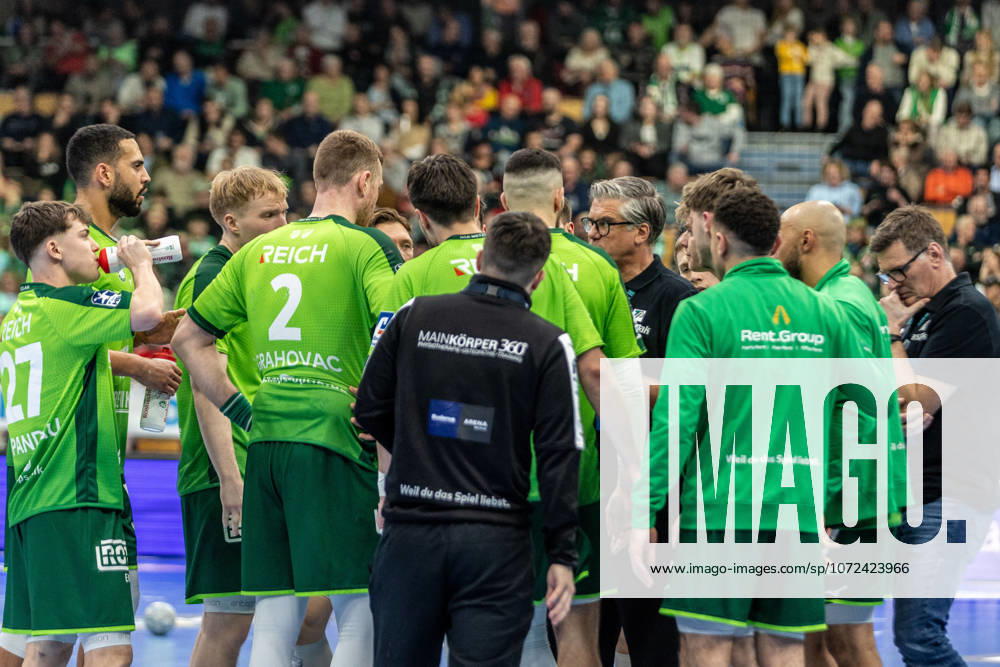 Runar Sigtryggsson (HSG Wetzlar, Trainer) nimmt eine Auszeit GER, HSG Wetzlar vs Fuechse Berlin, Handball, 1. Bundesliga Herren, 20. Spieltag, Spielzeit 2025 2026, 11.02.2026 GER, HSG Wetzlar vs Fuechse Berlin, Handball, 1. Bundesliga Herren, 20. Spieltag, Spielzeit 2025 2026, 11.02.2026 Wetzlar