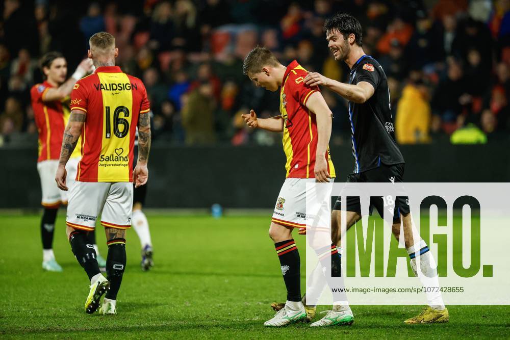 DEVENTER - Alfons Sampsted of Go Ahead Eagles, Lasse Nordas of SC Heerenveen (l-r) during the Dutch Eredivisie match between Go Ahead Eagles and SC Heerenveen at De Adelaarshorst on February 11, 2026, in Deventer, Netherlands. VINCENT JANNINK ANP Eredivisie 2025-2026 ANPxSportx IVx 550381358 originalFilename: 550381358