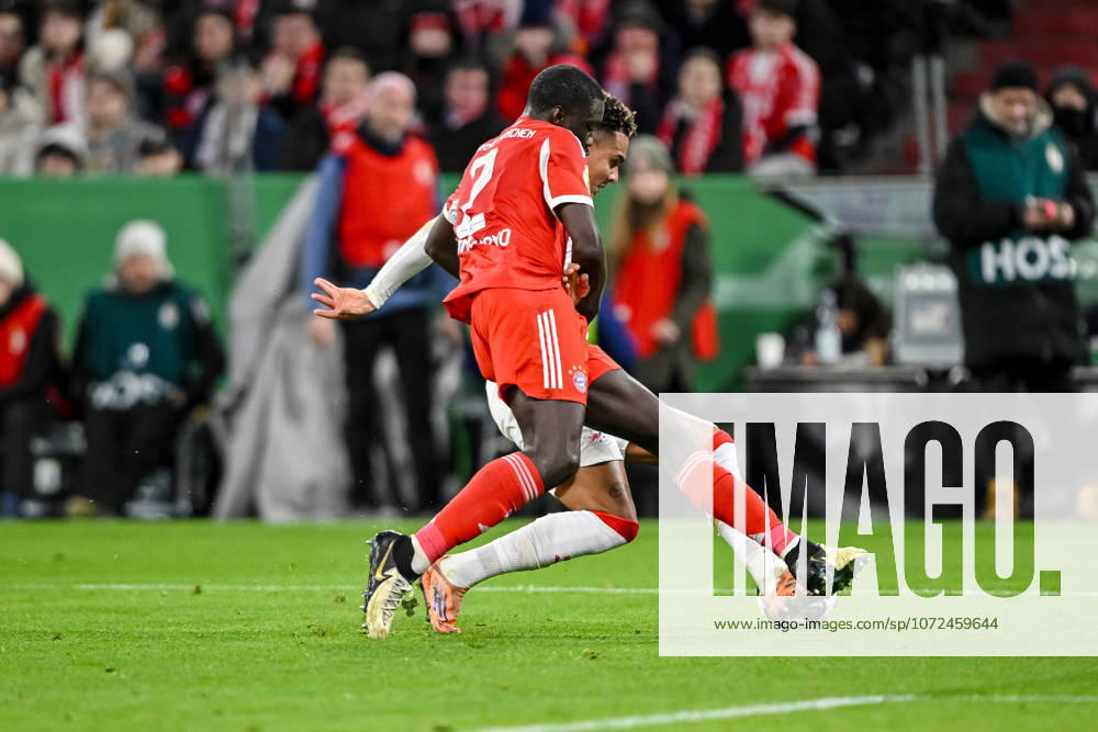 Dayot Upamecano (FC Bayern München) und Antonio Nusa (RB Leipzig) im Zweikampf waehrend des spiels des DFB Pokal Viertelfinale zwischen FC Bayern München und RB Leipzig, Allianz Arena am 11. February 2026 in München, Deutschland. (Foto von Harry Langer DeFodi Images) +++ Dayot Upamecano (FC Bayern München) und Antonio Nusa (RB Leipzig) battle for the ball during the DFB Cup Quarter-final match between FC Bayern München and RB Leipzig at Allianz Arena on February 11, 2026 in München, Germany. (Photo by Harry Langer DeFodi Images) DFL regulations prohibit any use of photographs as image sequences and or quasi-video. (Photo by Harry Langer DeFodi Images) DFL regulations prohibit any use of photographs as image sequences and or quasi-video. -