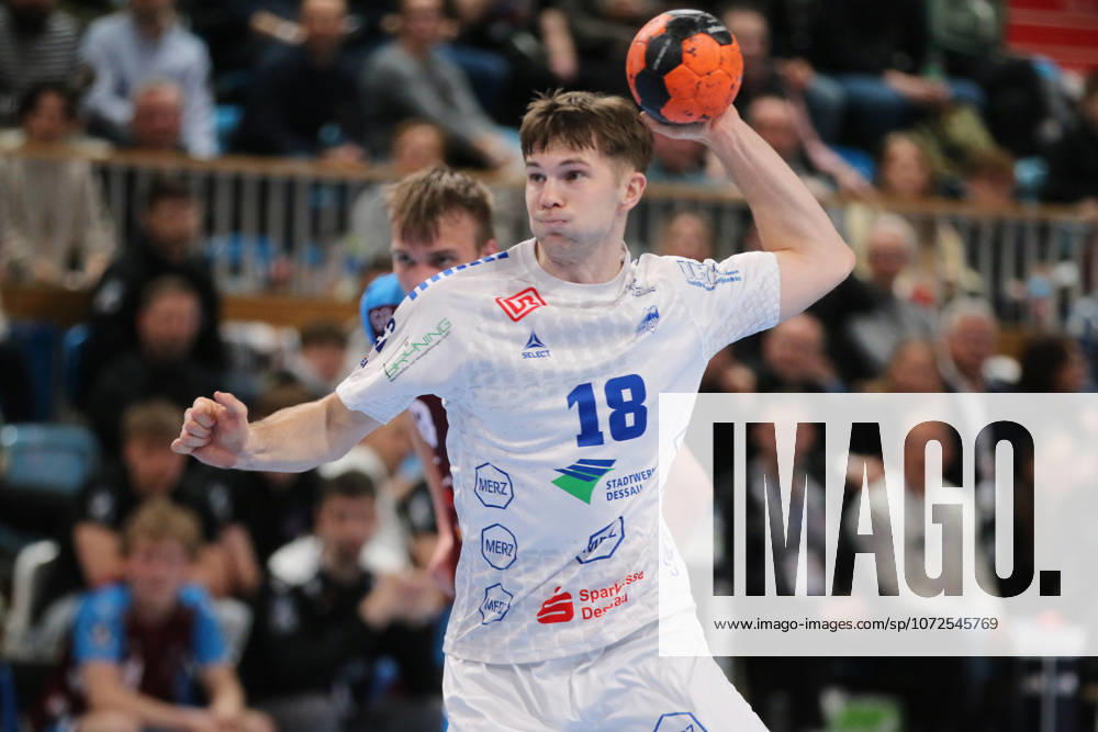 Handball Herren 2025 2026 2. Handball-Bundesliga 19. Spieltag 1. VfL Potsdam - Dessau-Roßlauer HV 06 MBS Arena Potsdam David Misovych (Dessau, 18, weiß) am Ball. Potsdam Brandenburg Deutschland