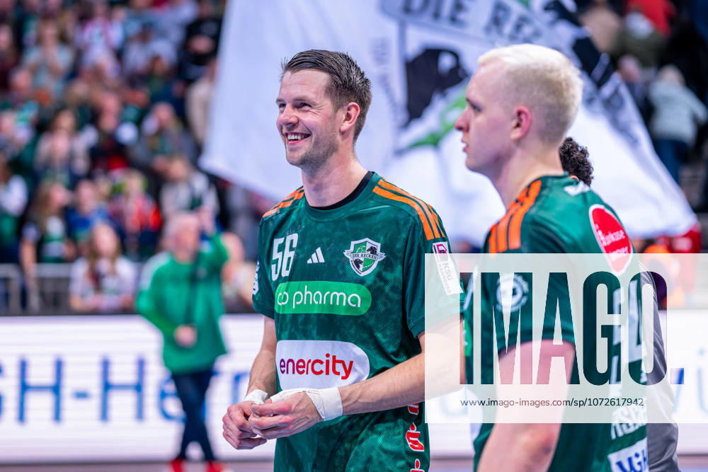 Hannes Feise (TSV Hannover-Burgdorf, Nr. 56) (v.l.), TSV Hannover-Burgdorf (grün) gegen HSG Wetzlar (weiß) am 21. Spieltag der Saison 2025 2026 in der DAIKIN Handball-Bundesliga (14.02.2026, ZAG Arena (Hannover, GER),