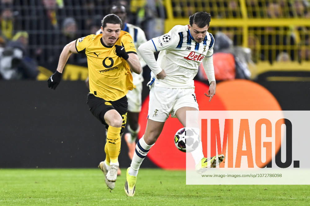 V. li. im Zweikampf Marcel Sabitzer (Dortmund 20) Lazar Samardzic (Atalanta 10) 17.02.2026 Fussball, Champions League, Borussia Dortmund vs Atalanta Bergamo , Signal Iduna Park, Dortmund,