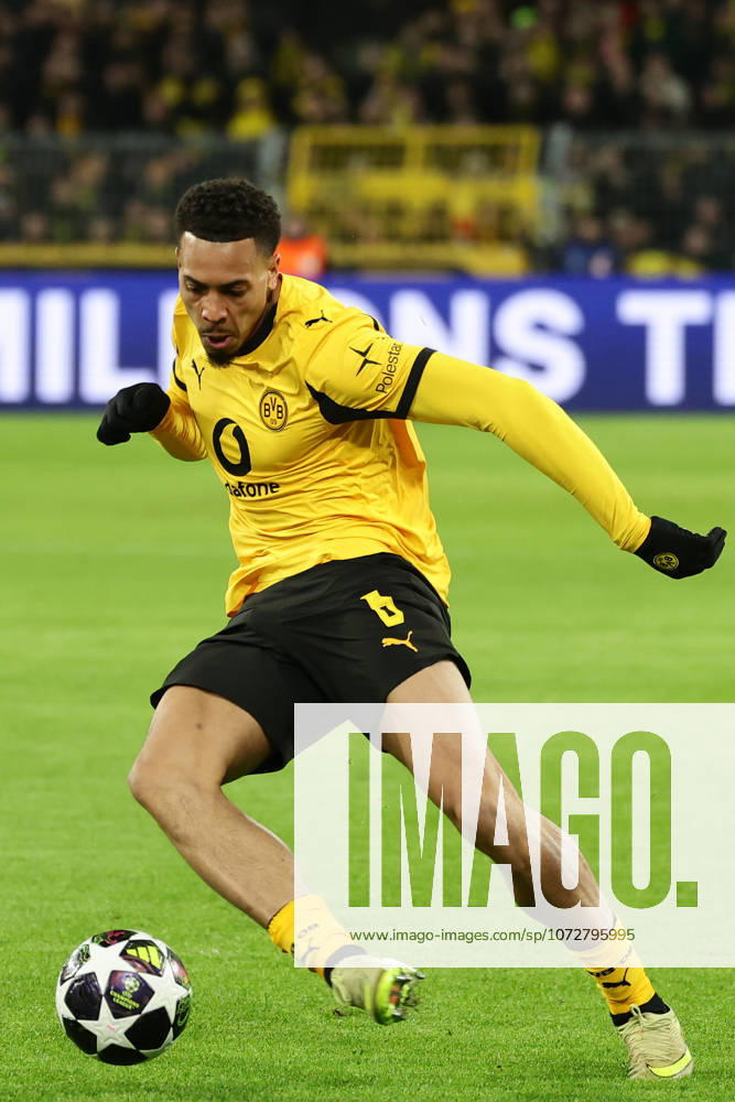 Dortmund, Germany, 17.02.26, Felix Nmecha (Borussia Dortmund) am Ball während des Spiels der Champions League Playoffs zwischen Borussia Dortmund - Atalanta Bergamo im Signal Iduna Park in Dortmund. (Photo by Joachim Bywaletz) DFB DFL REGULATIONS PROHIBIT ANY USE OF PHOTOGRAPHS AS IMAGE SEQUENCES AND OR QUASI-VIDEO.