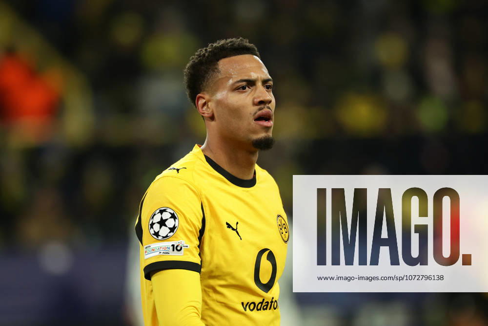 Dortmund, Germany, 17.02.26, Felix Nmecha (Borussia Dortmund) guckt während des Spiels der Champions League Playoffs zwischen Borussia Dortmund - Atalanta Bergamo im Signal Iduna Park in Dortmund. (Photo by Joachim Bywaletz) DFB DFL REGULATIONS PROHIBIT ANY USE OF PHOTOGRAPHS AS IMAGE SEQUENCES AND OR QUASI-VIDEO.