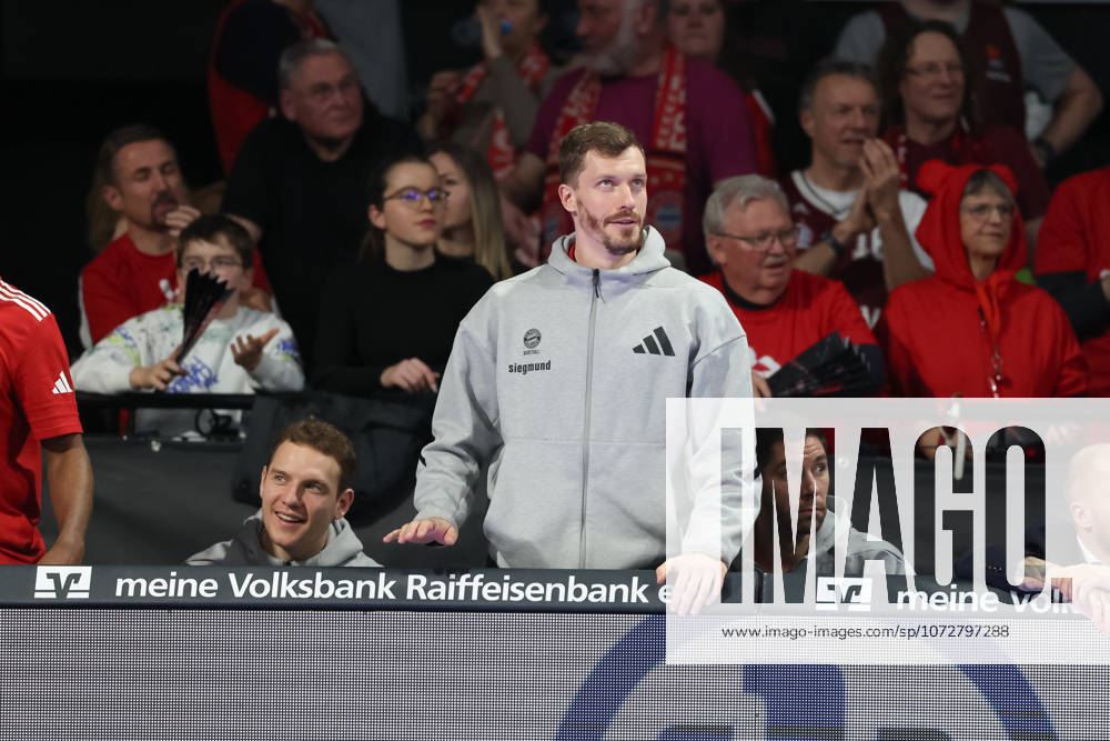 Rokas Jokubaitis (FC Bayern Basketball, 31) mit Andreas Obst (FC Bayern Basketball, 13) und Stefan Jovic (FC Bayern Basketball, 16), GER, FC Bayern Basketball vs. Skyliners Frankfurt, Basketball, easycredit Basketball Bundesliga, 21. Spieltag, Saison 2025 2026, 17.02.2026, GER, FC Bayern Basketball vs. Skyliners Frankfurt, Basketball, easycredit Basketball Bundesliga, 21. Spieltag, Saison 2025 2026, 17.02.2026 Muenchen