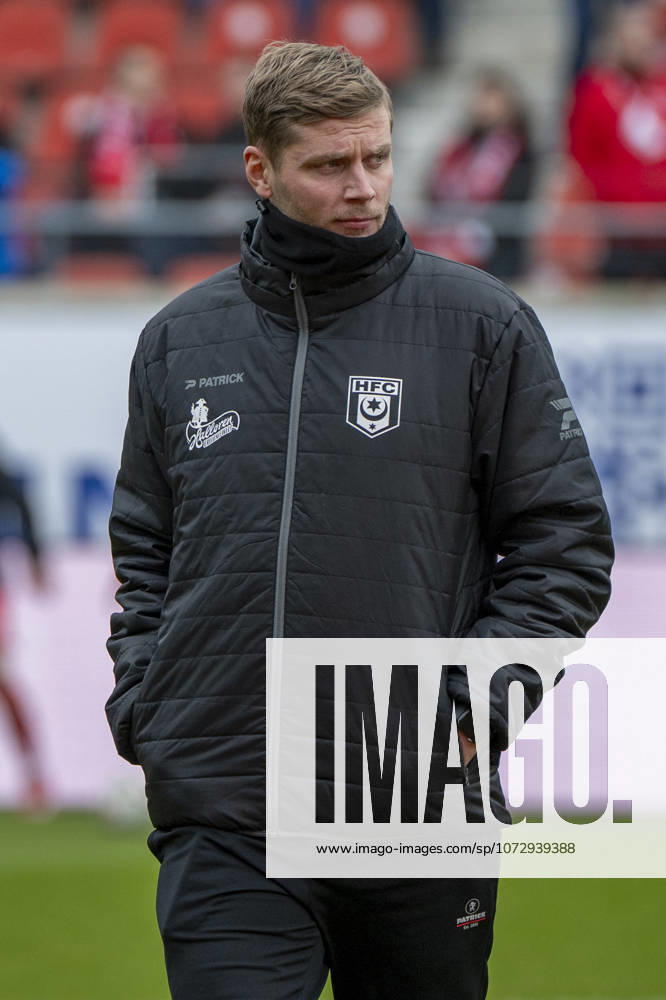 Regionalliga Nordost -Saison 25 26 Hallescher FC vs.Greifswalder FC Halle, Deutschland 21.Februar 2026: Im Bild:Trainer Robert Schröder Schroeder (Halle) Halle Saale Leuna Chemie Stadion Sachsen-Anhalt Deutschland
