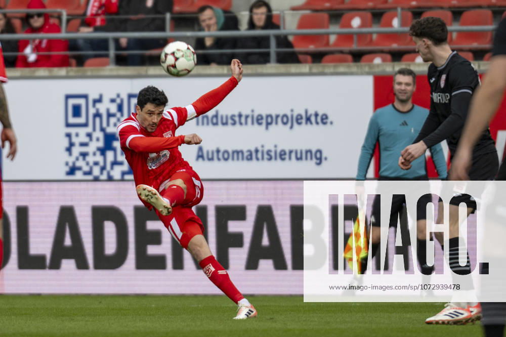 Regionalliga Nordost -Saison 25 26 Hallescher FC vs.Greifswalder FC Halle, Deutschland 21.Februar 2026: Im Bild:Niklas Landgraf (Halle) Halle Saale Leuna Chemie Stadion Sachsen-Anhalt Deutschland