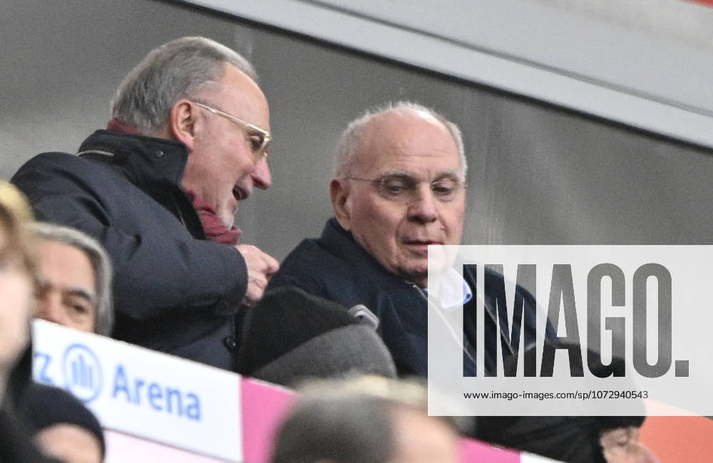 Auf der Tribuene Uli Hoeneß Hoeness Ehrenpraesident Aufsichtsrat FC Bayern Muenchen im Gespraech Diskussion mit FCB Karl-Heinz Rummenigge FC Bayern Muenchen FCB vs Eintracht Frankfurt SGE 21.02.2026 DFL REGULATIONS PROHIBIT ANY USE OF PHOTOGRAPHS AS IMAGE SEQUENCES AND OR QUASI-VIDEO FC Bayern Muenchen FCB vs Eintracht Frankfurt SGE