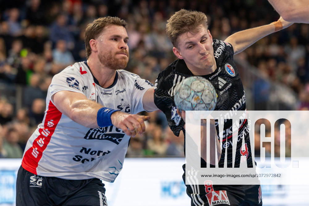 Viggo Kristjansson (HC Erlangen, 73) Johannes Golla (SG Flensburg-Handewitt, 04) HC Erlangen vs. SG Flensburg-Handewitt, Handball, 1. Handball Bundesliga, Saison 2025 2026, 22. Spieltag, 21.02.2026 HC Erlangen vs. SG Flensburg-Handewitt, Handball, 1. Handball Bundesliga, Saison 2025 2026, 22. Spieltag, 21.02.2026 Nuernberg
