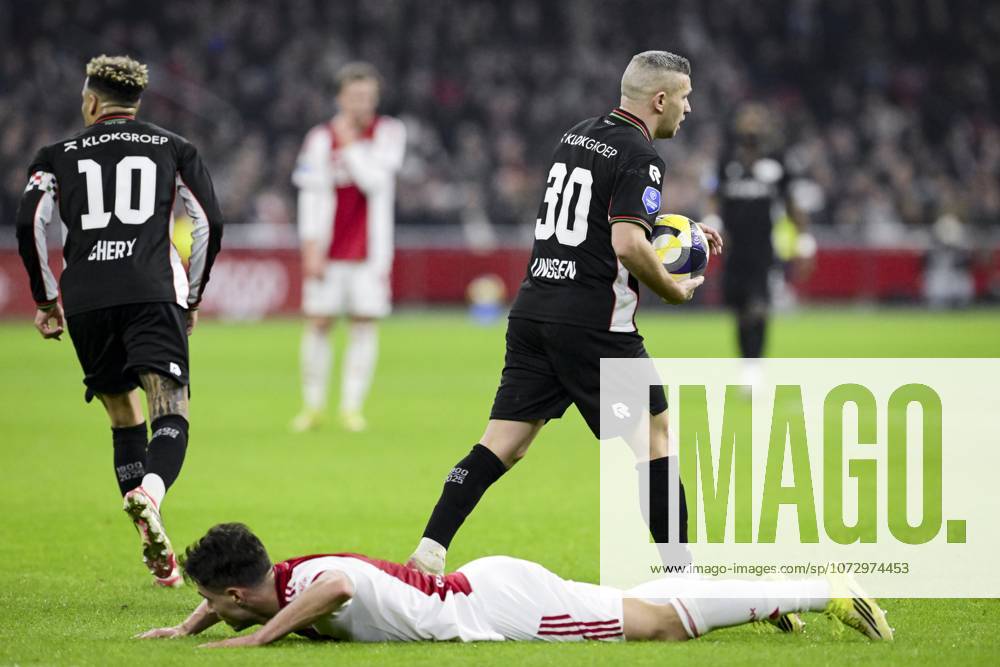 AMSTERDAM (l-r) Tjaronn Chery of NEC Nijmegen, Josip Sutalo of AFC Ajax during the Dutch Eredivisie match between AFC Ajax and NEC at the Johan Cruijff ArenA on February 21, 2026, in Amsterdam, Netherlands. OLAF KRAAK ANP Eredivisie 2025-2026 ANPxSportx IVx 551397708 originalFilename: 551397708