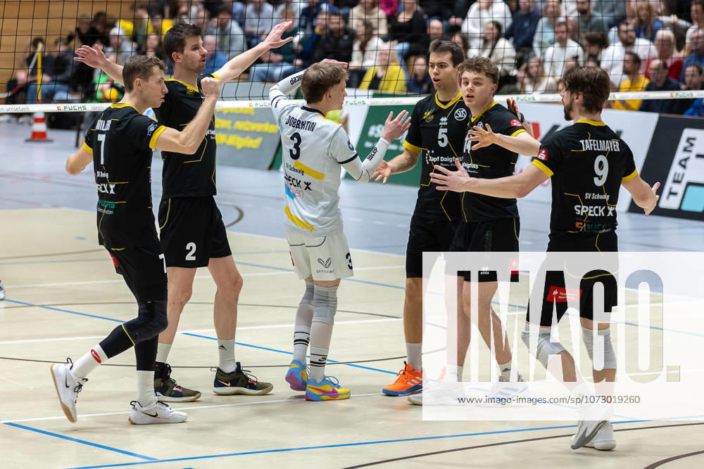 Team, Mannschaft, jubelt, Jubel, positive Emotionen, positive Emotion, SV Schwaig Volleyball - CERATONIA Volleys Eltmann , Volleyball, 2. Bundesliga Sued, 22. Spieltag, 21.02.2026 SV Schwaig Volleyball - CERATONIA Volleys Eltmann , Volleyball, 2. Bundesliga Sued, 22. Spieltag, 21.02.2026 Schwaig